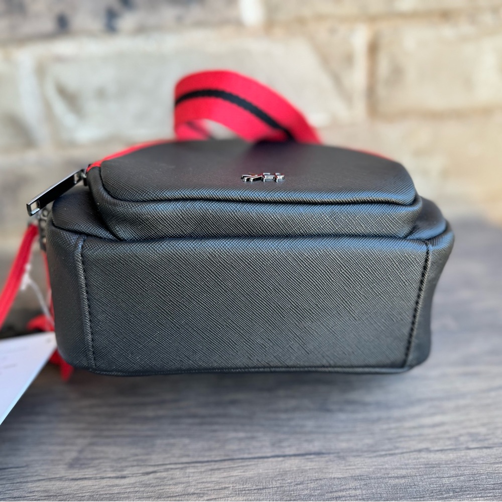 NWT Freshly Picked Obsidian Mickey Anaheim Hip Pack - Picture 7 of 7